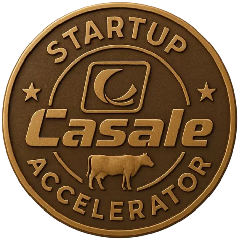 Selo do programa de startups da Casale: medalha de bronze com os dizeres Startup Accelerator ao redor da marca Casale e a silhueta de um boi.
